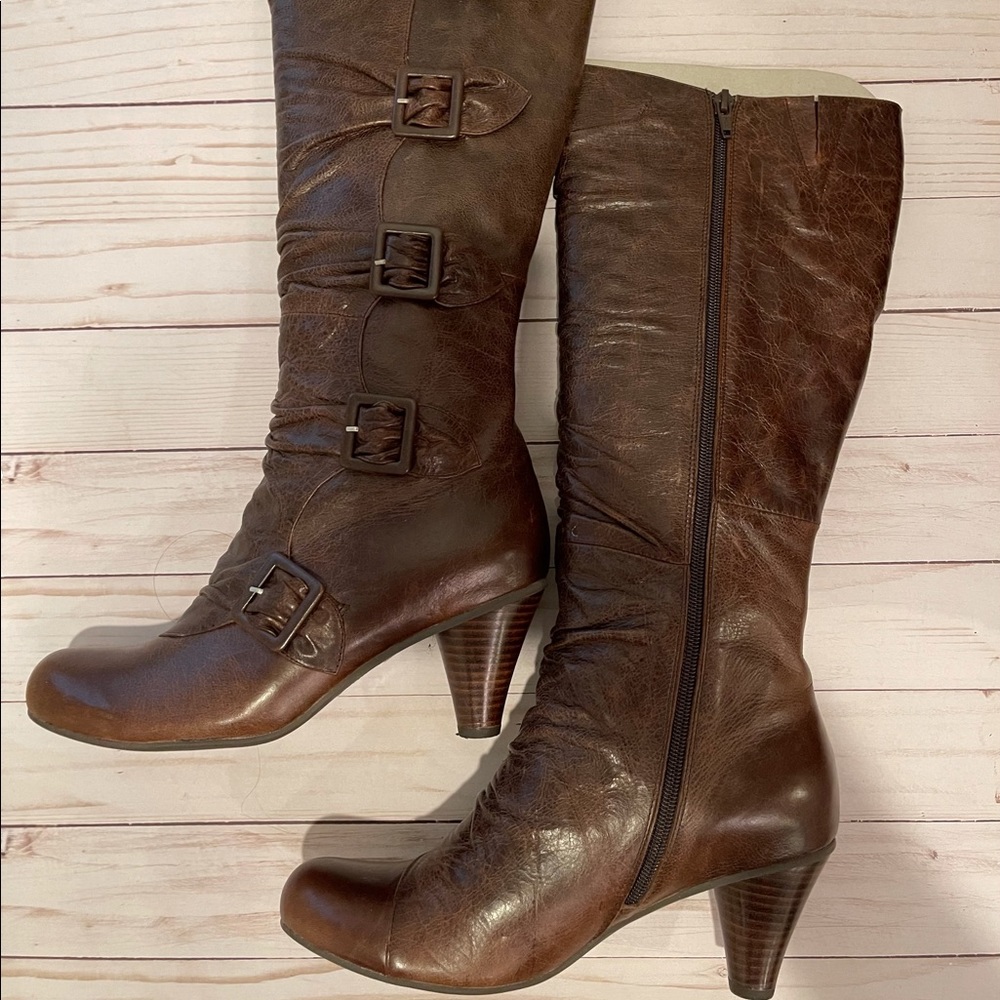 Mix Mooz brown leather boots; Size 8